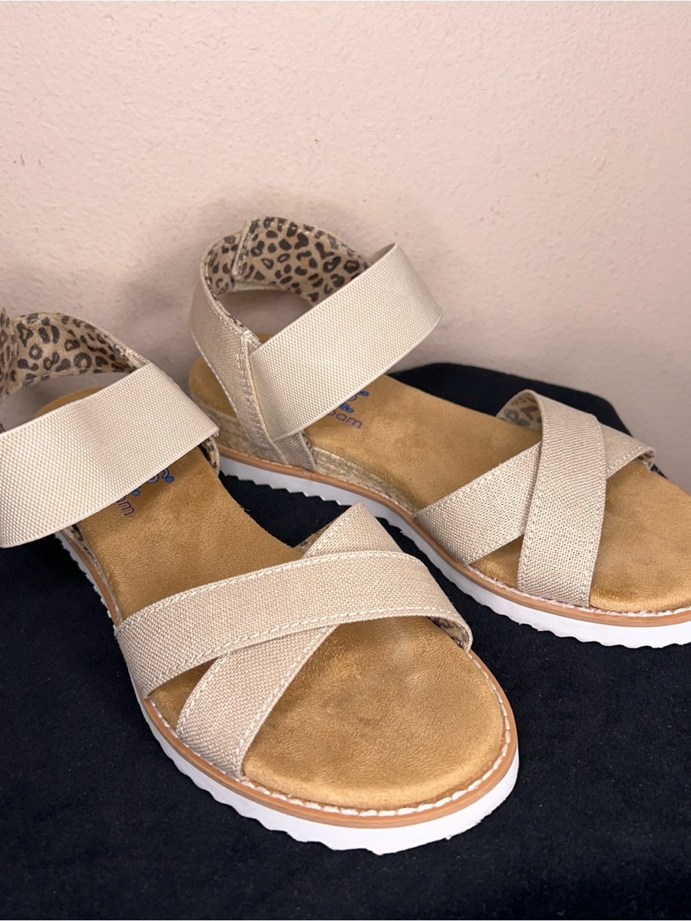 Size 6 Women’s Bobs Sandals Beige Tan Comfort Memory Foam Espadrilles - Picture 7 of 15